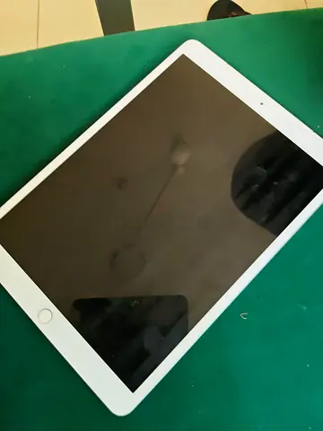 Ipad air 3 for sale price is negotiatable it is good for online classes it has IOS26