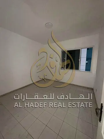 شقة غرفتين وصالة للإيجار في المجاز 2 الشارقة | مقابل مركز شرطة البحيرة ولولو هايبر ماركت | مسبح مجاني + تكييف مجاني + شهر مجاني | دفعات 4 شيكات | سعر