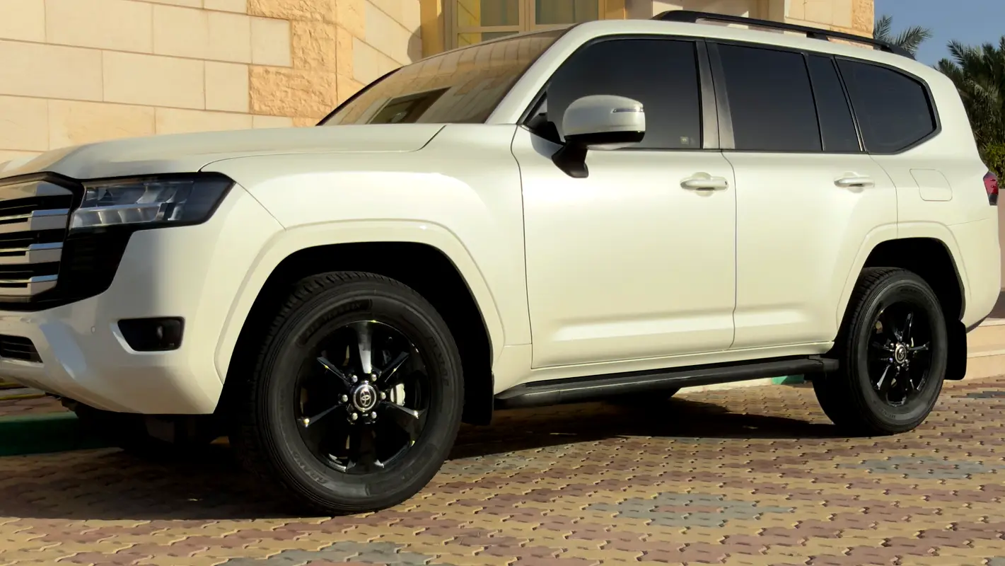 Toyota Land Cruiser 2023 — photo 1 of 1