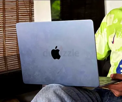 MacBook Air M2 8GB 256GB — Excellent Condition, Original Box