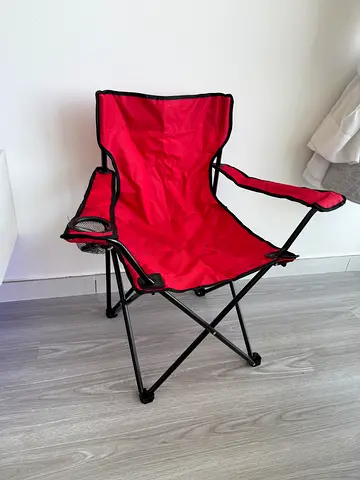 2 foldable chairs, 2 sunbeds/portable beds. Chairs new, beds used few times for beach