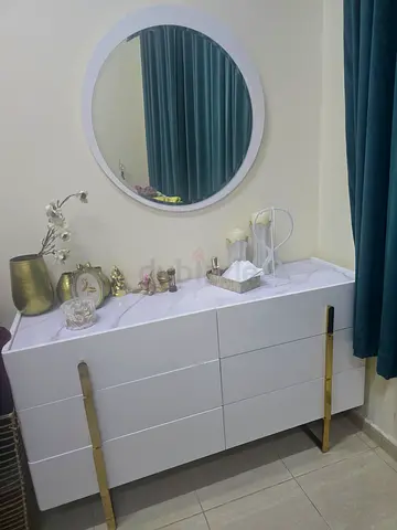 White High-Gloss 6-Drawer Dresser with Gold Legs and Handles