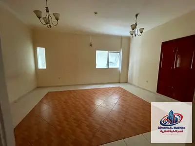 شقة غرفتين وصالة للإيجار في القاسمية مساحة كبيرة مع خزائن بالحائط وتكييف مجاني وغاز مركزي موقع مميز قريب من جميع الخدمات