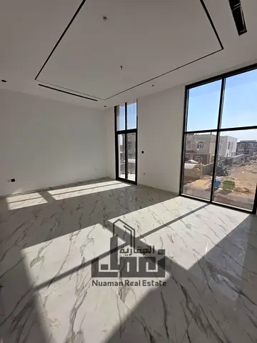 فيلا فى حوشى بمساحة 5100قدم مساحة البناء 4200قدم 5غرف نوم ماستر السعر 3300000درهم