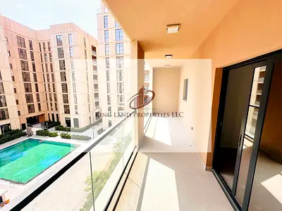شقة جديدة كلياً بثلاث غرف نوم ومطبخ مغلق وغرفة للخادمة للإيجار في منطقة الممشى، الشارقة.