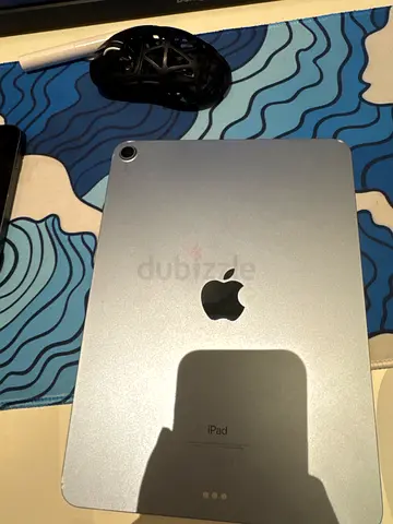 Apple iPad (Silver) - Good Condition, Back Camera Working air 4