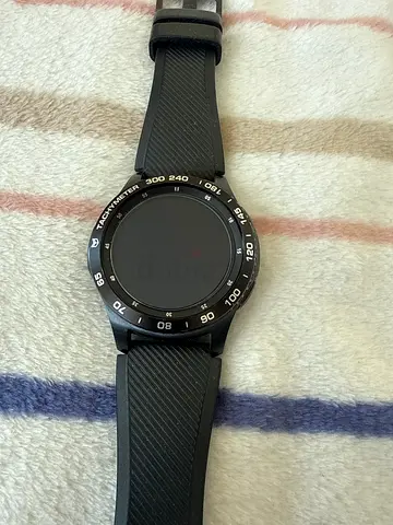 Black smart watch with silicone strap - used