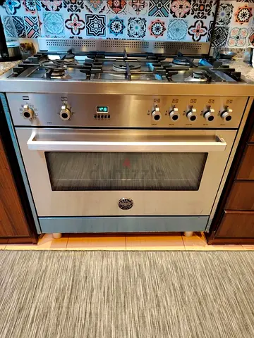 Free delivery BERTAZZONI 5-Burner top Gas Range with Oven electric 90 cm- Good Working Condition