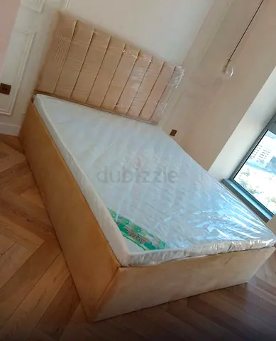 Upholstered  Brand new Queen size bed storage with medical mattress good Quality Queen bed