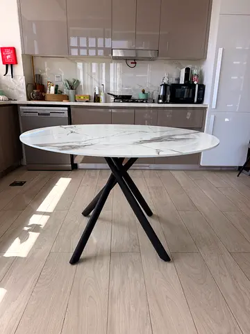 Dining table 4-6 seats