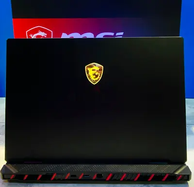 MSI raider 18” RTX 5090, 96 GB ram, 8 TB NVME, in brand new condition with box and warranty