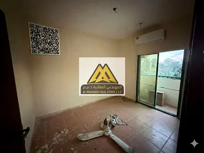 وتتميز بوجود روف واسع يوفر مساحة إضافية مميزة للاستخدام، مع موقع قريب من جميع الخدمات، مما يجعلها خيارًا مناسبًا للعائلات الباحثة عن سكن عملي بسعر اقت