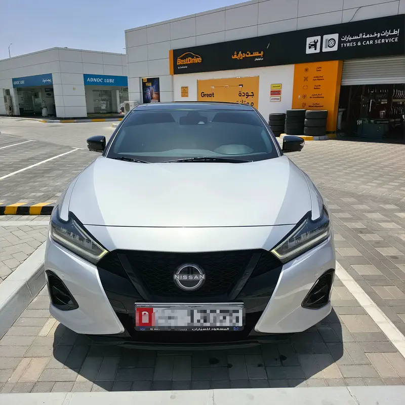 Nissan Maxima 2023 — photo 1 of 11