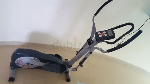 Elliptical cross trainer
