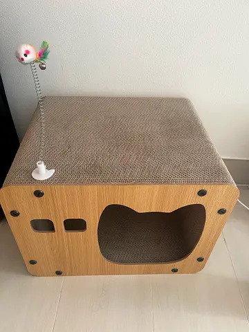 Cat house and scratching board