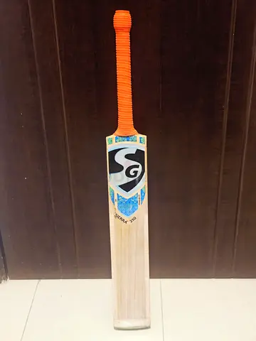 English Willow Cricket Bat @ AED 600