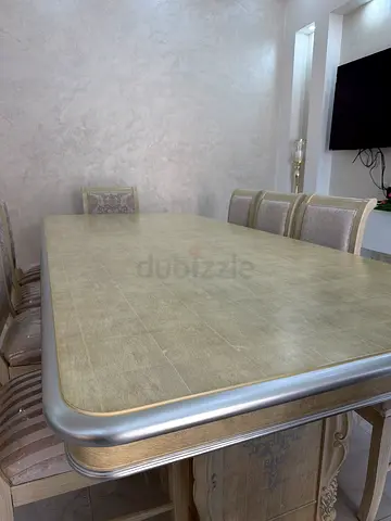 Light Beige Ornate Dining Table with 10 Chairs - Very good Condition - the table is extendable