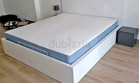 Ikea hydrolic bed with ikea mattress king size 180 x200cm