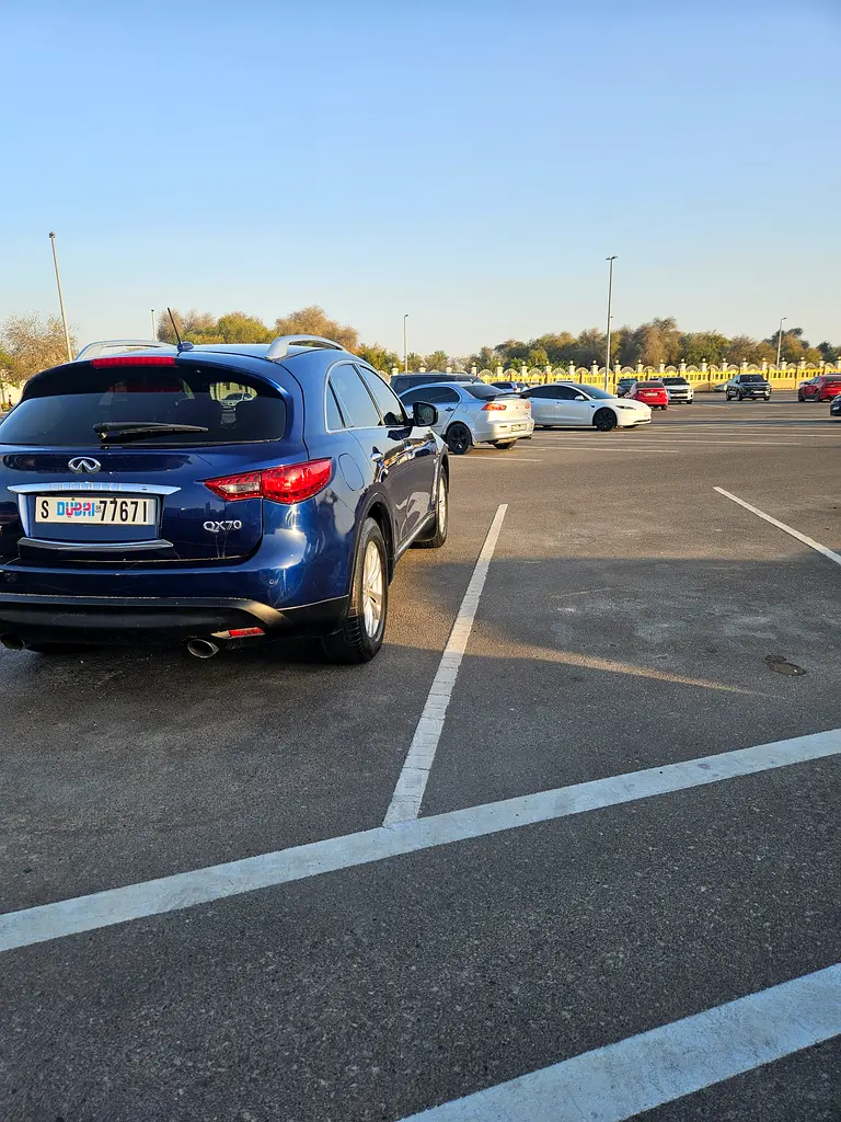 Infiniti QX70 2014 — photo 1 of 5