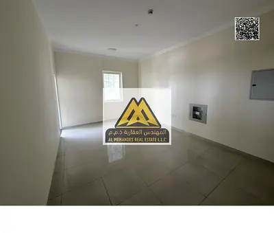 شقة غرفة وصالة بالجرف 2 عجمان، شارع الشيخ عمار، مساحات كبيرة، 2 حمام، بلكونة، تكييف وغاز مركزي، 35 ألف على 6 دفعات.