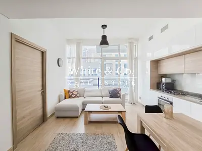 Modern Unit | Available Now I Low Floor