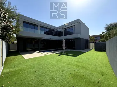 The Elegant Modern-Living 5BR Villa with Pool 330K in Masaar