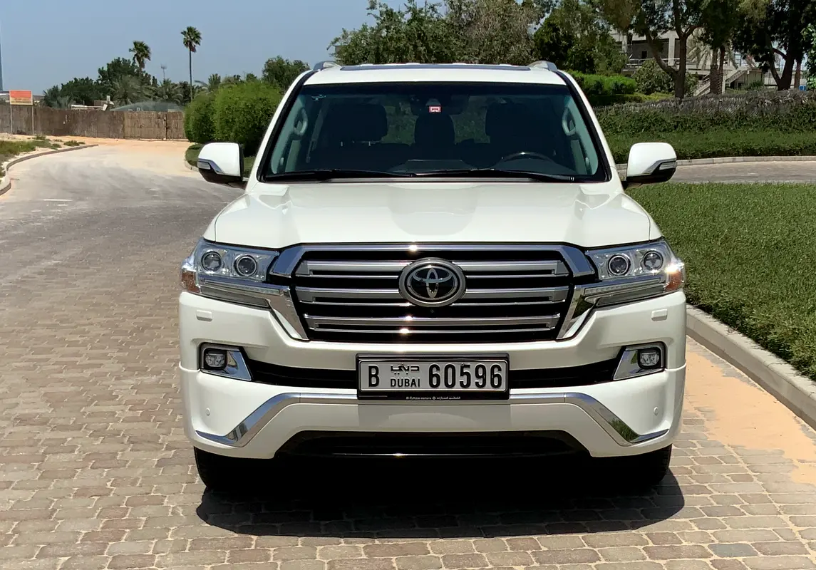 Toyota Land Cruiser 2017 — photo 1 of 19