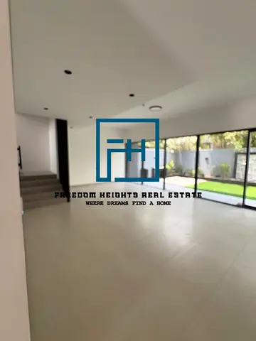 2 bedrooms unfurnished townhouse for rent.