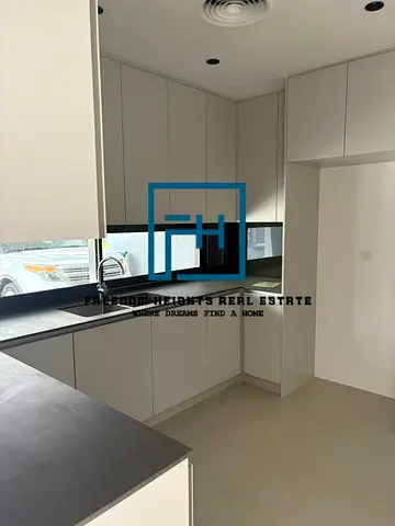2 bedrooms unfurnished townhouse for rent.
