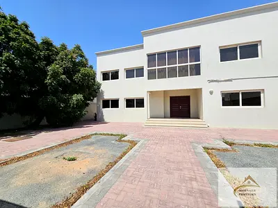 Luxury 5Bhk villa with big Garden