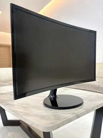 24 inch Samsung monitor for sale. Minor unnoticeable scratches, good working conditions