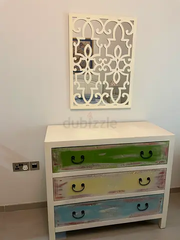 White Drawer cabinet with mirror