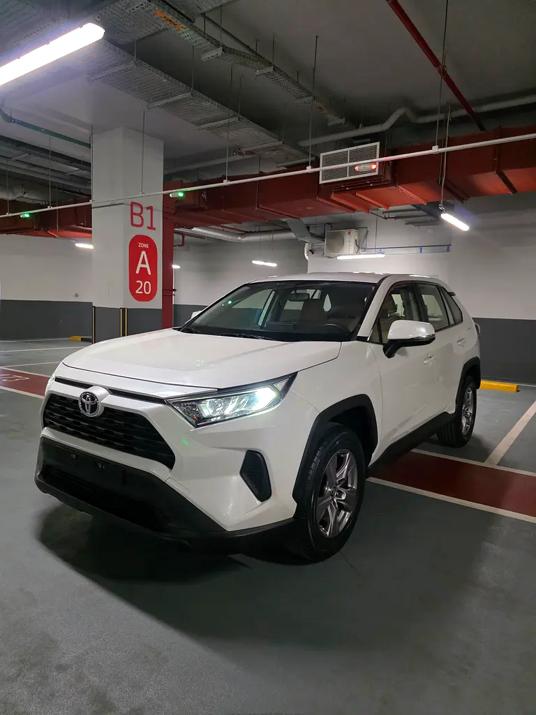 Toyota Rav 4 2022 — photo 1 of 17