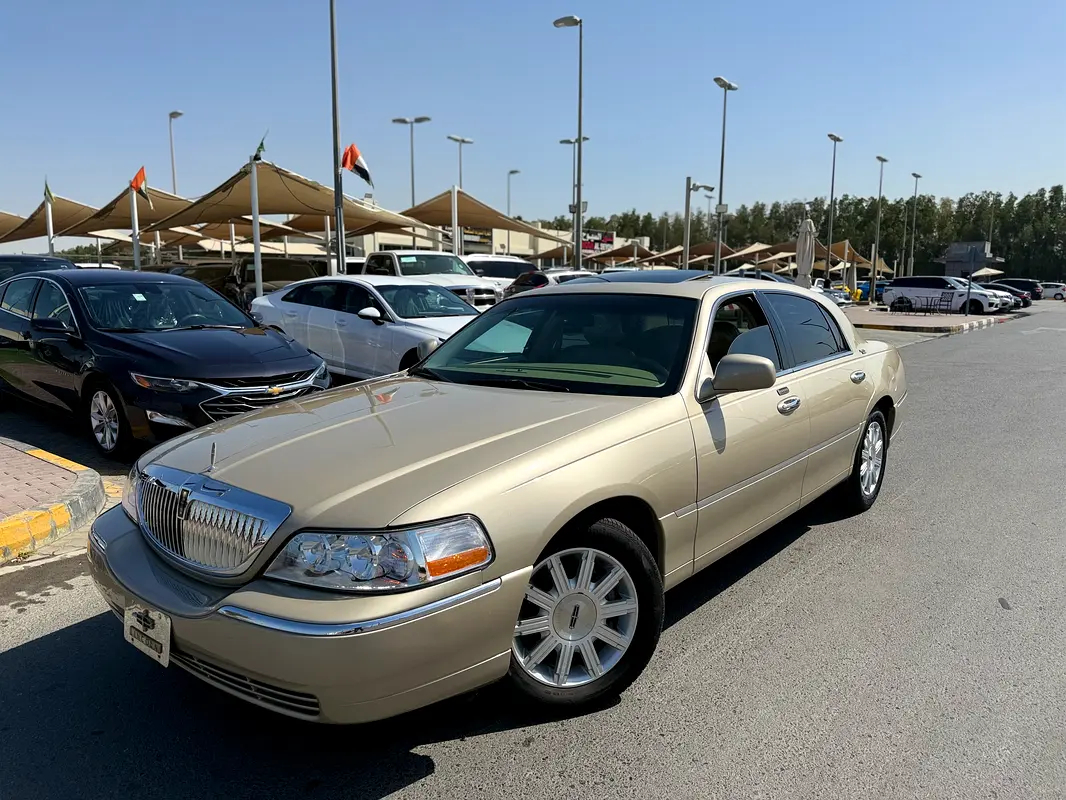 Lincoln Town Car 2007 — photo 1 of 14