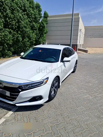 HONDA - ACCORD - LX-2021 - 1,5 L - BY TURBO 1.5 Minor damage to the left wheel and fender.