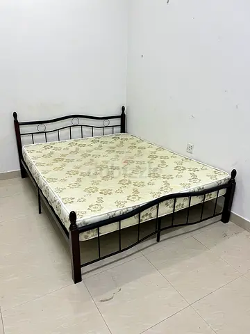Bed with Metress Queen Size strong Metal