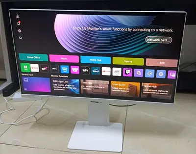 LG 32SR85U-W is a 31.5-inch 4K UHD (3840x2160) IPS Smart Monitor with a 60Hz refresh rate, 5ms respo