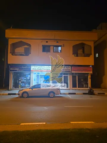 للبيع بناية بمنطقة اليرموك على شارع جار مساحة البناية 2500 قدم تتكون من اثنين شقتين غرفتين وصالة وأربع أستديو ‫+4‬ محلات الدخل 140.000.          المط