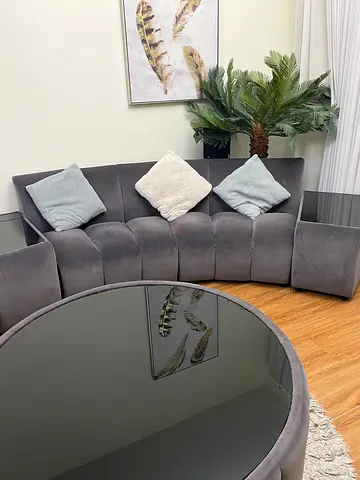 Modern Curved Modular Sofa Set with Coffee Table – Excellent Condition