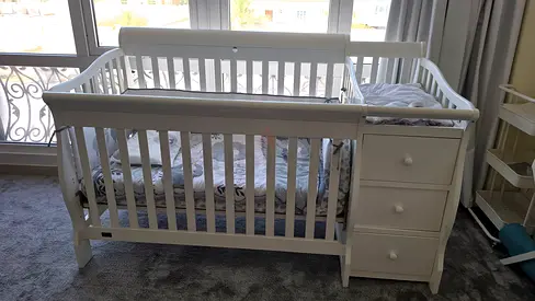 4-in-1 Convertible Crib  Changing Table Combo – Great Condition