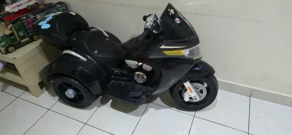 Black Electric Ride-On Motorcycle for Kids — 3-Wheel, Battery Powered