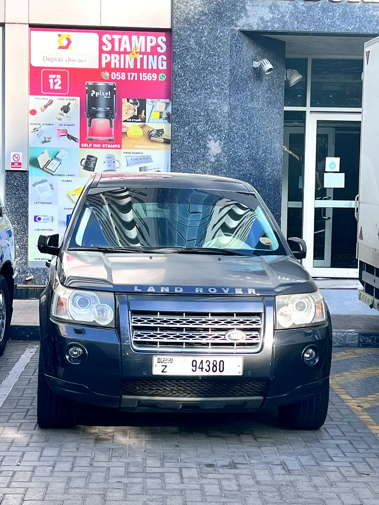 Land Rover LR2 2010 — photo 1 of 4