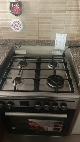 Stainless Steel 4-Burner Gas Cooker with electric Oven - very Good Condition. Less than a year
