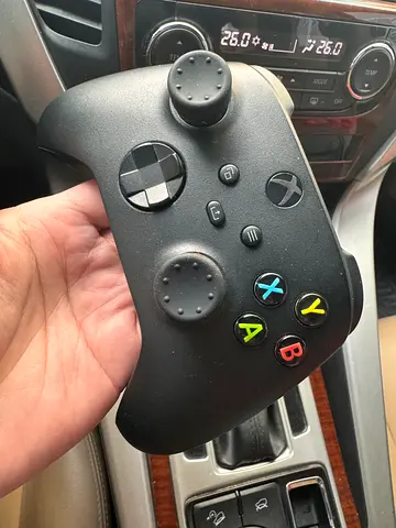 Used Microsoft Xbox Wireless Controller (Black) - Good Condition