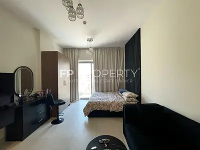 FULLY FURNISHED / POOL VIEW /NEXT TO CIRCLE MALL