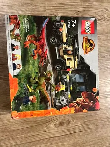 FLASH SALE BRAND NEW LEGO 76951 JURASSIC PYRORAPTOR AND DILOPHOSAURUS
