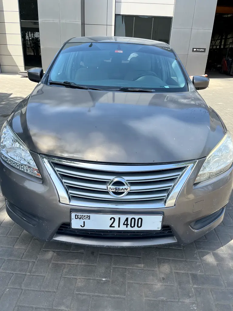 Nissan Sentra 2014 — photo 1 of 6