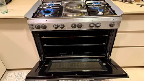 Stainless Steel Gas Cooker Electric, and gas with Oven - Good Working Condition