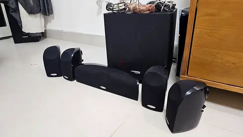 POLK AUDIO 5.1 Surround Speaker Set TL1600 with Subwoofer. YAHAMA AV Receiver RXV 385