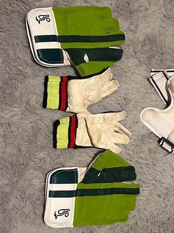 Cricket keeping gloves pair + inner gloves, well-kept, ready to use